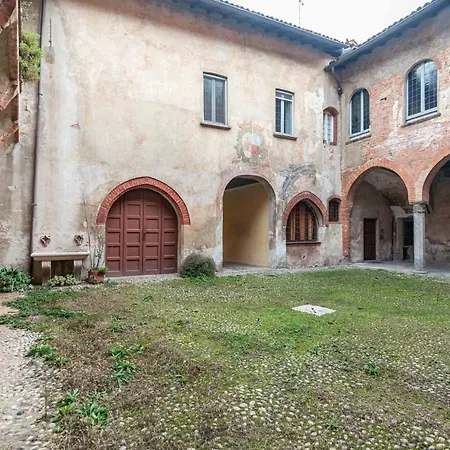 Apartment House Of Foscolo - Palazzo Cornazzani - By Host4u Pavia